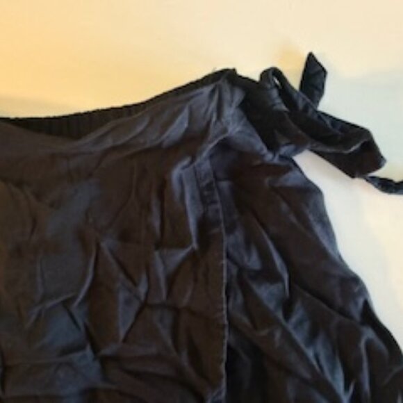 Women's Hollister Mini Black Skirt Size Small - Picture 5 of 6